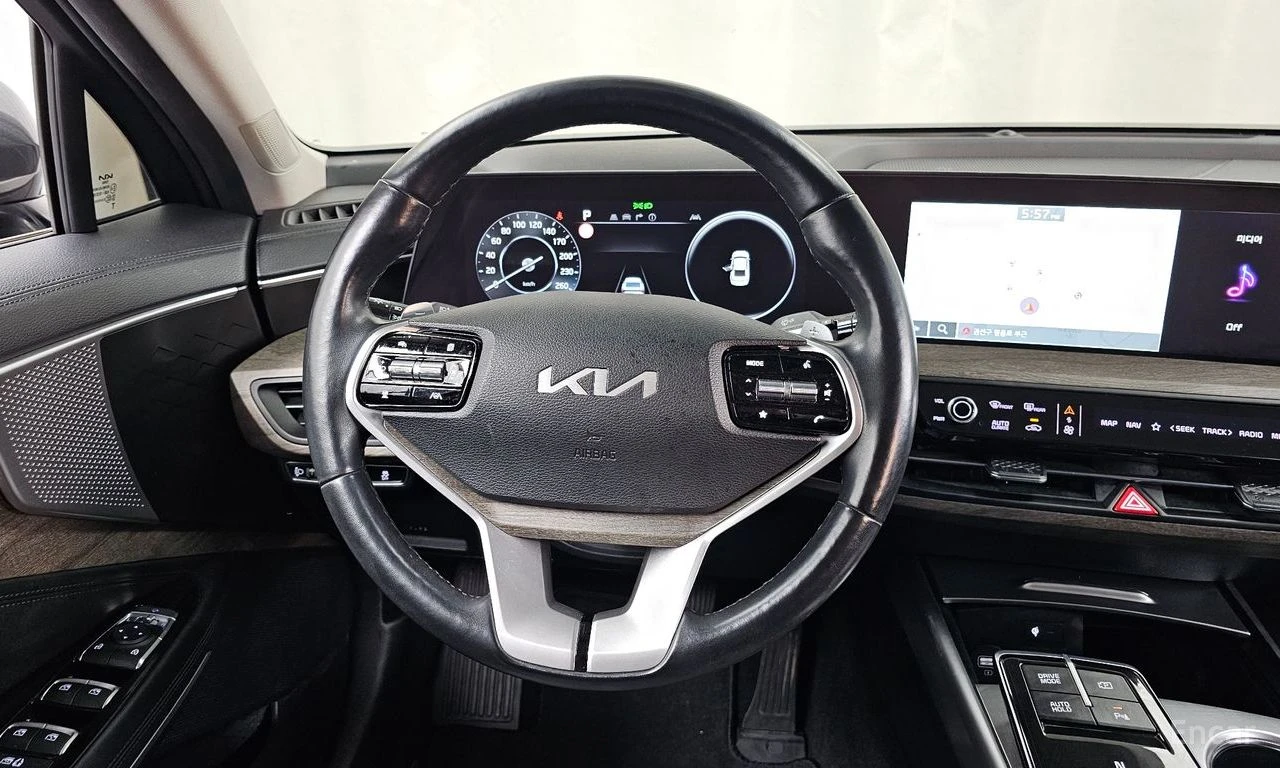 Kia K8 2.5* NOBLESSE* ПОДГРЕВ* ОБДУХВАНЕ* LANE* ASSIST* 3, снимка 9 - Автомобили и джипове - 54576879
