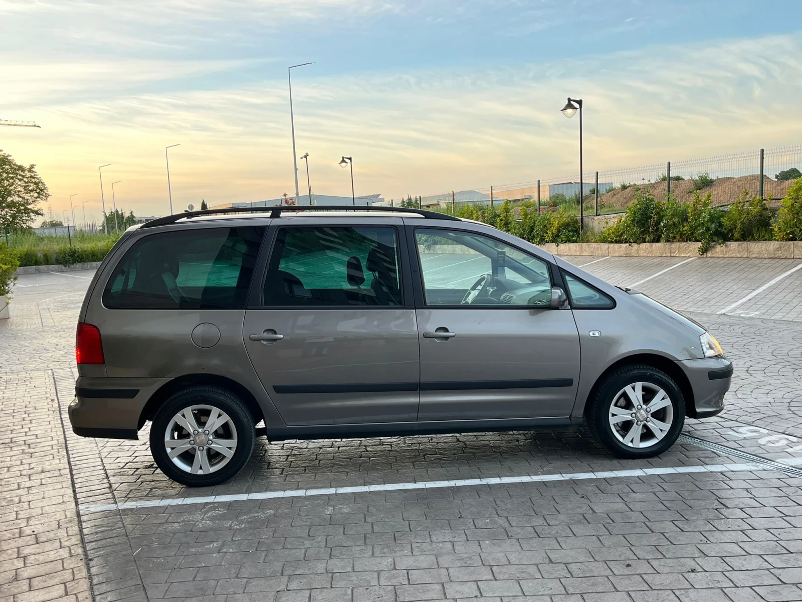 Seat Alhambra 2.0TDI/140/7М/2009/Г, снимка 6 - Автомобили и джипове - 54610910
