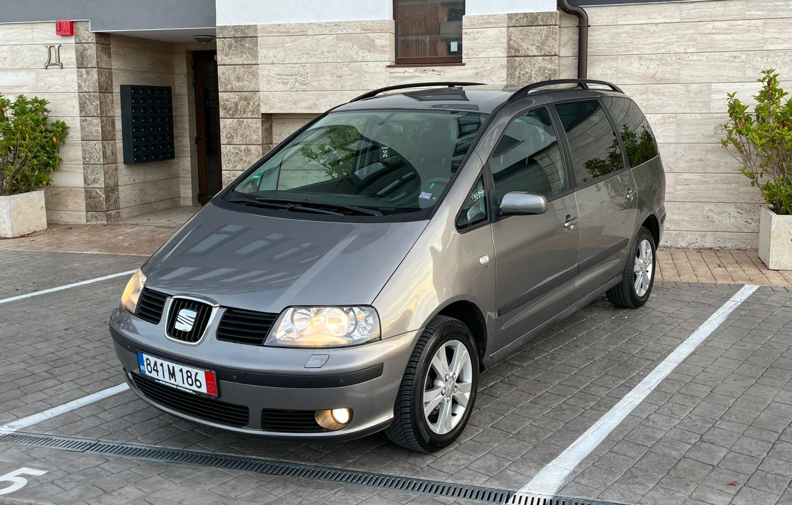 Seat Alhambra 2.0TDI/140/7М/2009/Г, снимка 9 - Автомобили и джипове - 54610910