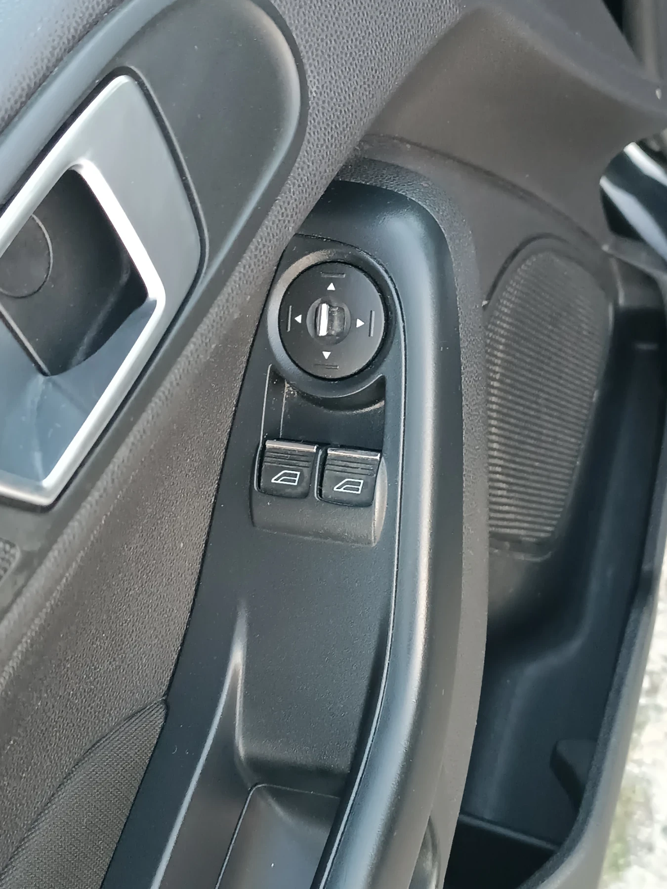 Ford Fiesta 1, 3 бензин, ПЕРФЕКТНА, ЛИЗИНГ , снимка 7 - Автомобили и джипове - 54939890
