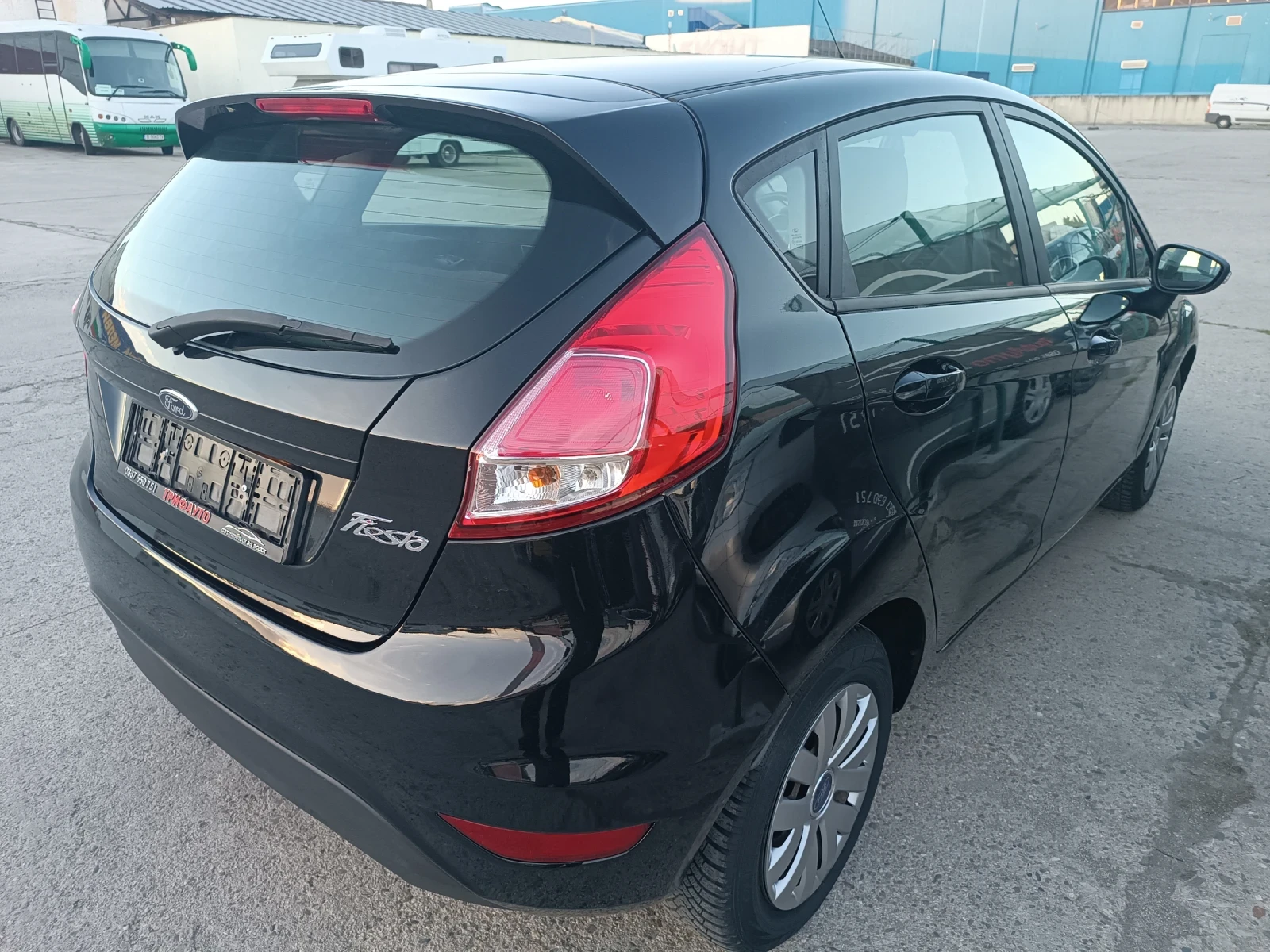 Ford Fiesta 1, 3 бензин, ПЕРФЕКТНА, ЛИЗИНГ , снимка 4 - Автомобили и джипове - 54939890