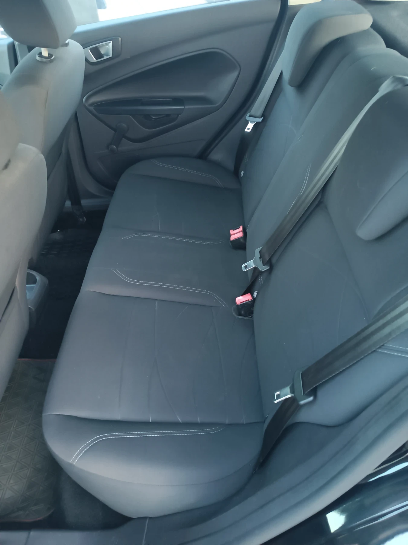 Ford Fiesta 1, 3 бензин, ПЕРФЕКТНА, ЛИЗИНГ , снимка 13 - Автомобили и джипове - 54939890