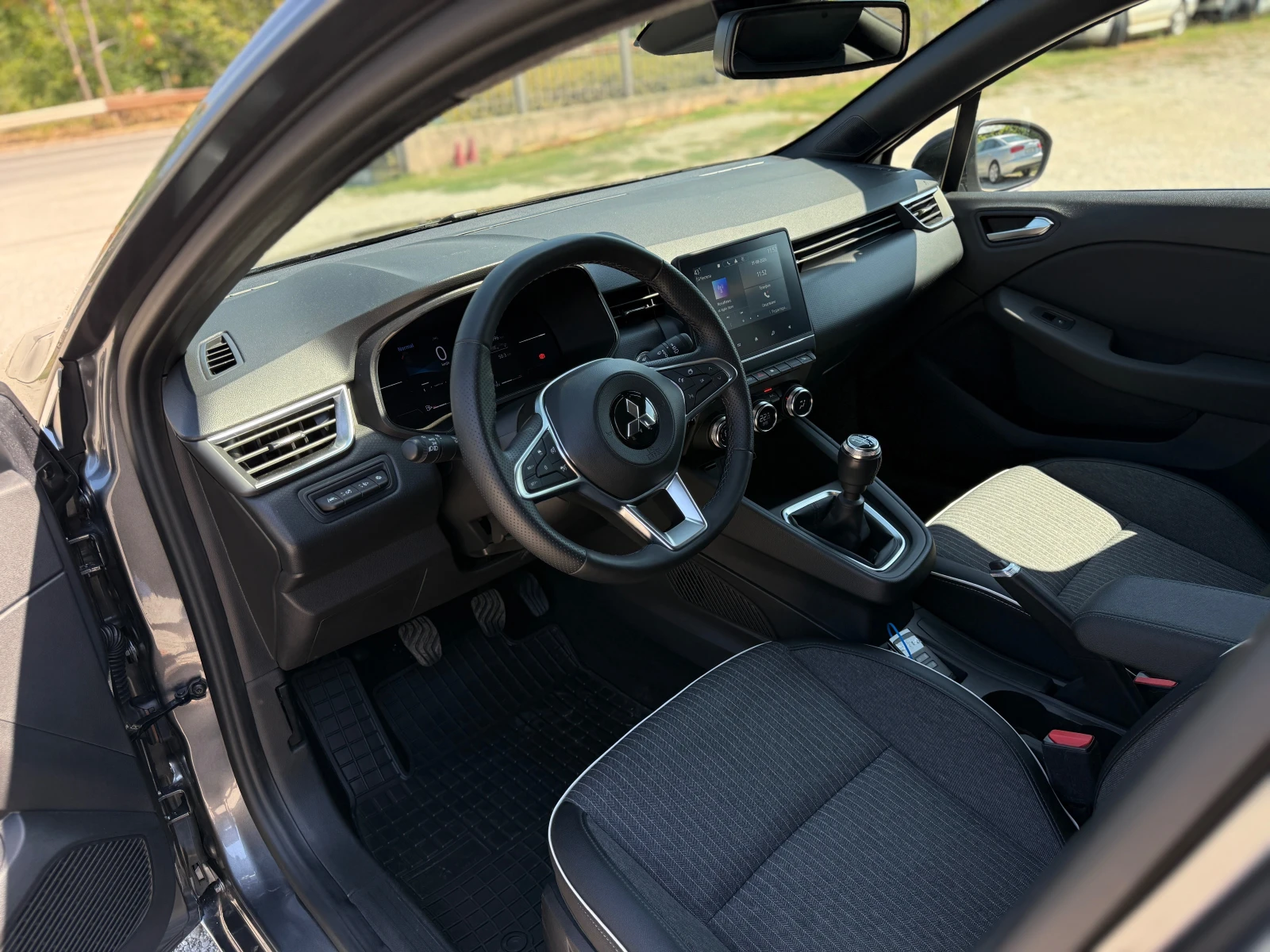 Renault Clio 1.0I * НОВ АВТОМОБИЛ* ДОКАЗУЕМИ КИЛОМЕТРИ* , снимка 5 - Автомобили и джипове - 55901864