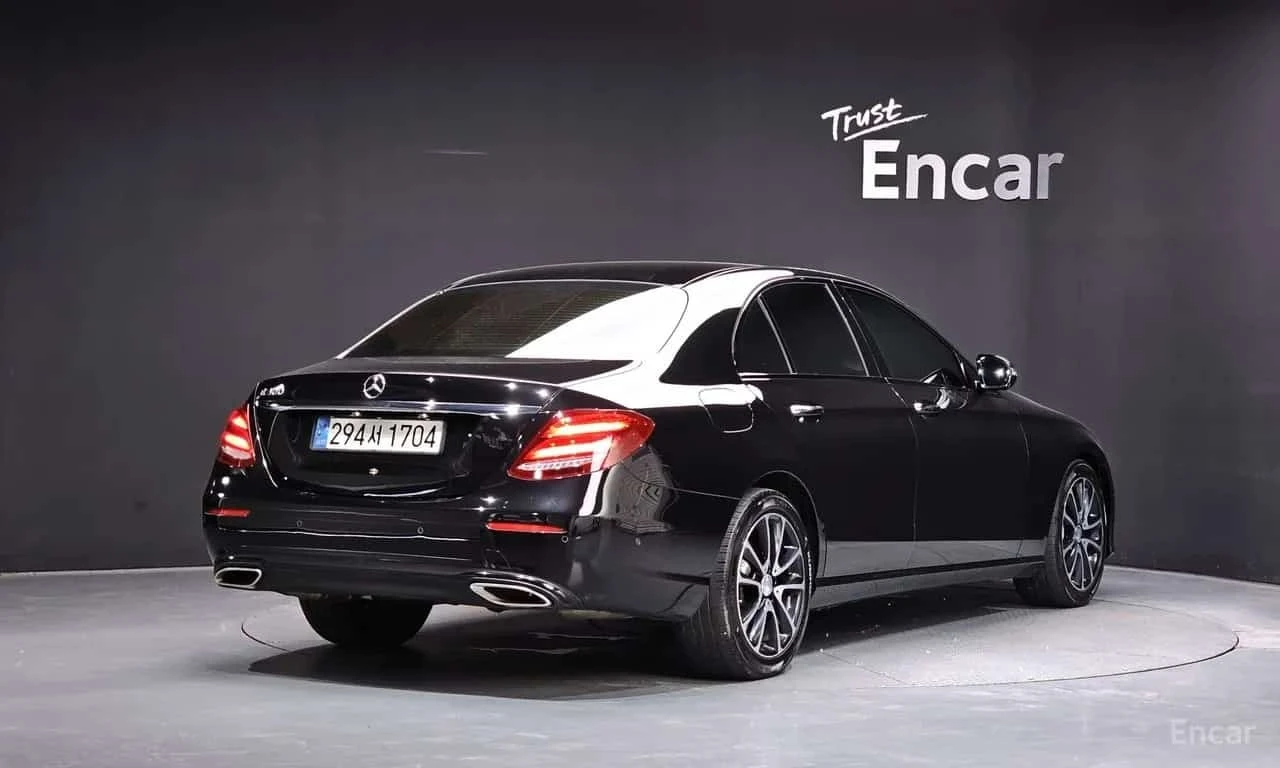 Mercedes-Benz E 300 Avantgarde | АВТОФИНАНСИРАНЕ | ЦЕНА ДО БЪЛГАРИЯ, снимка 2 - Автомобили и джипове - 56211664