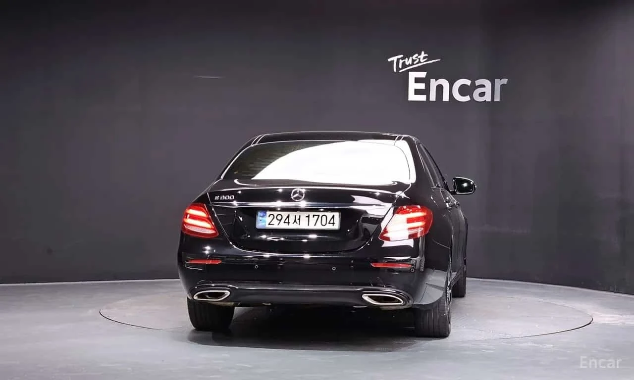 Mercedes-Benz E 300 Avantgarde | АВТОФИНАНСИРАНЕ | ЦЕНА ДО БЪЛГАРИЯ, снимка 4 - Автомобили и джипове - 56211664