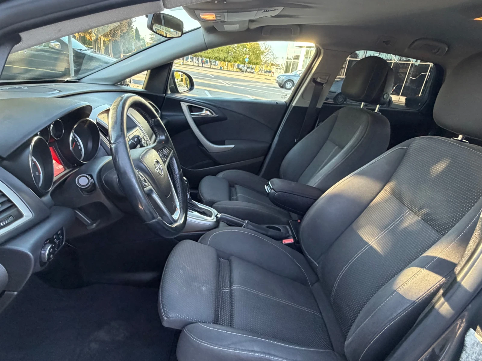 Opel Astra Автоматик, снимка 10 - Автомобили и джипове - 56348387