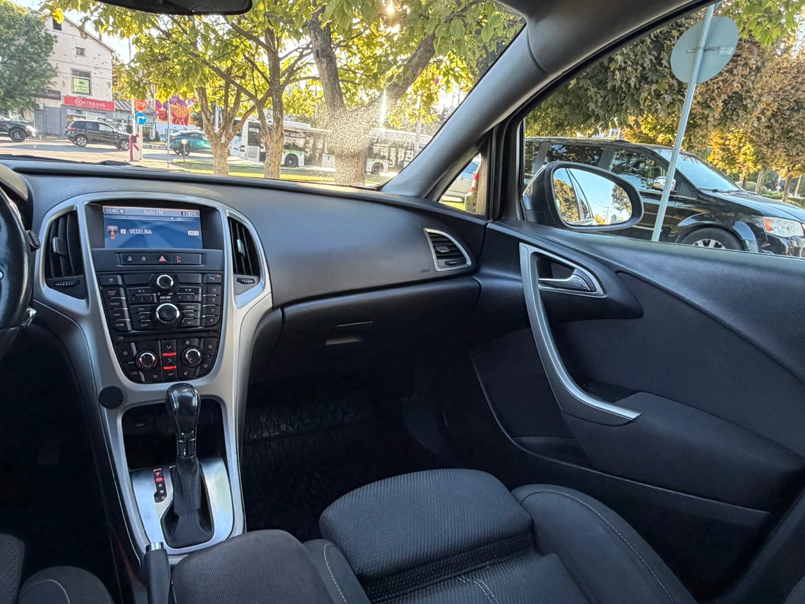 Opel Astra Автоматик, снимка 14 - Автомобили и джипове - 56348387