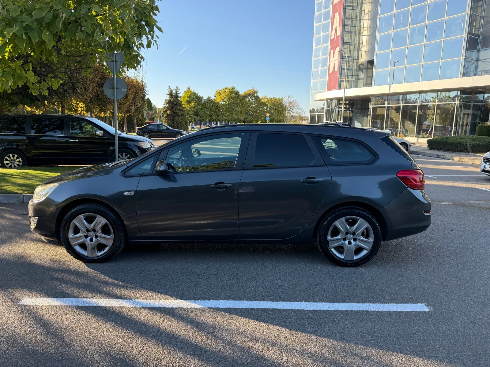 Opel Astra Автоматик, снимка 8 - Автомобили и джипове - 56348387