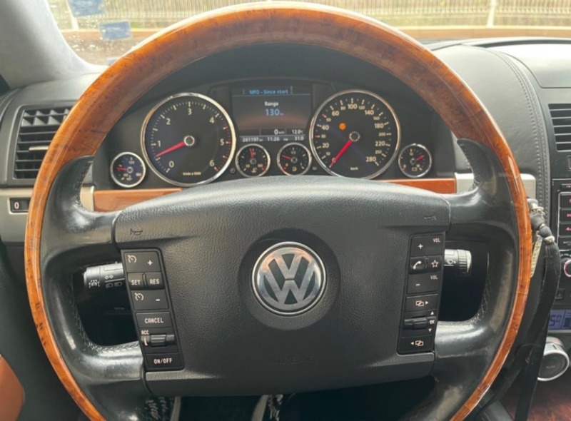VW Touareg, снимка 7 - Автомобили и джипове - 46123165