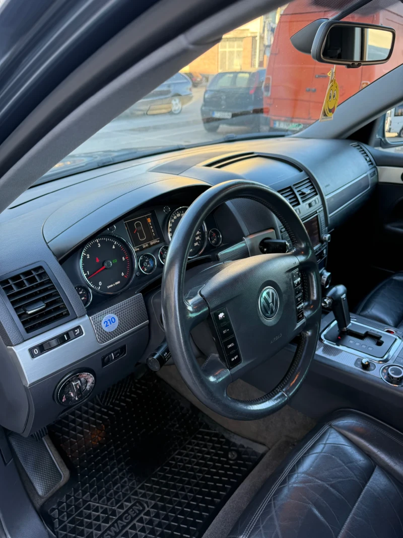 VW Touareg 3.0 , снимка 7 - Автомобили и джипове - 47994351