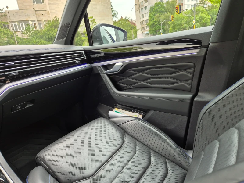 VW Touareg R, снимка 7 - Автомобили и джипове - 52030139