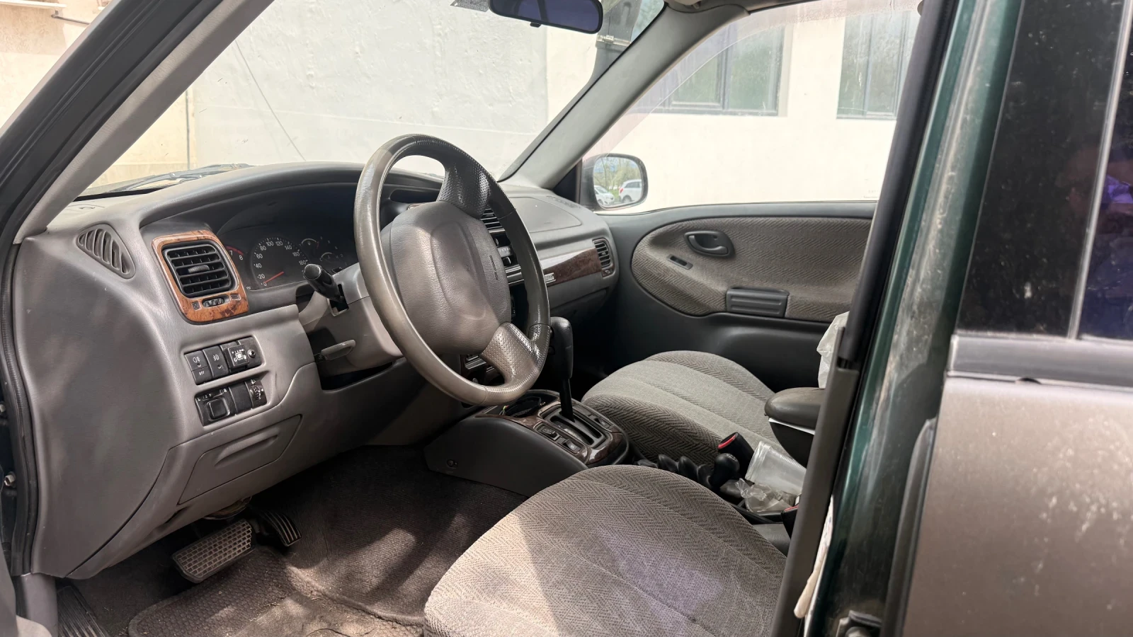 Suzuki Grand vitara 2.5 v6, снимка 6 - Автомобили и джипове - 54256212