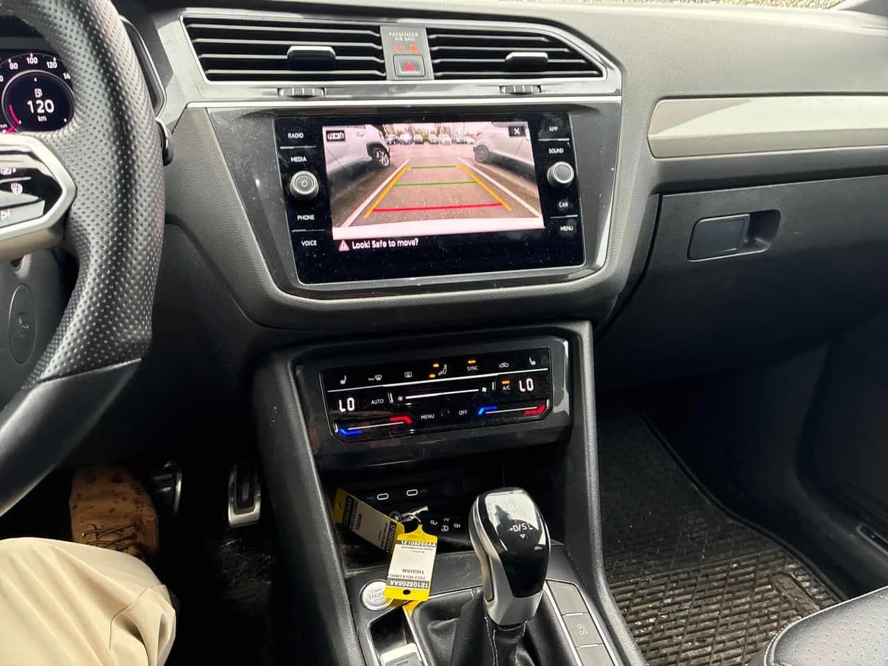 VW Tiguan | R Line Black Edition | CARFAX | ШИБЕДАХ | , снимка 9 - Автомобили и джипове - 54443043