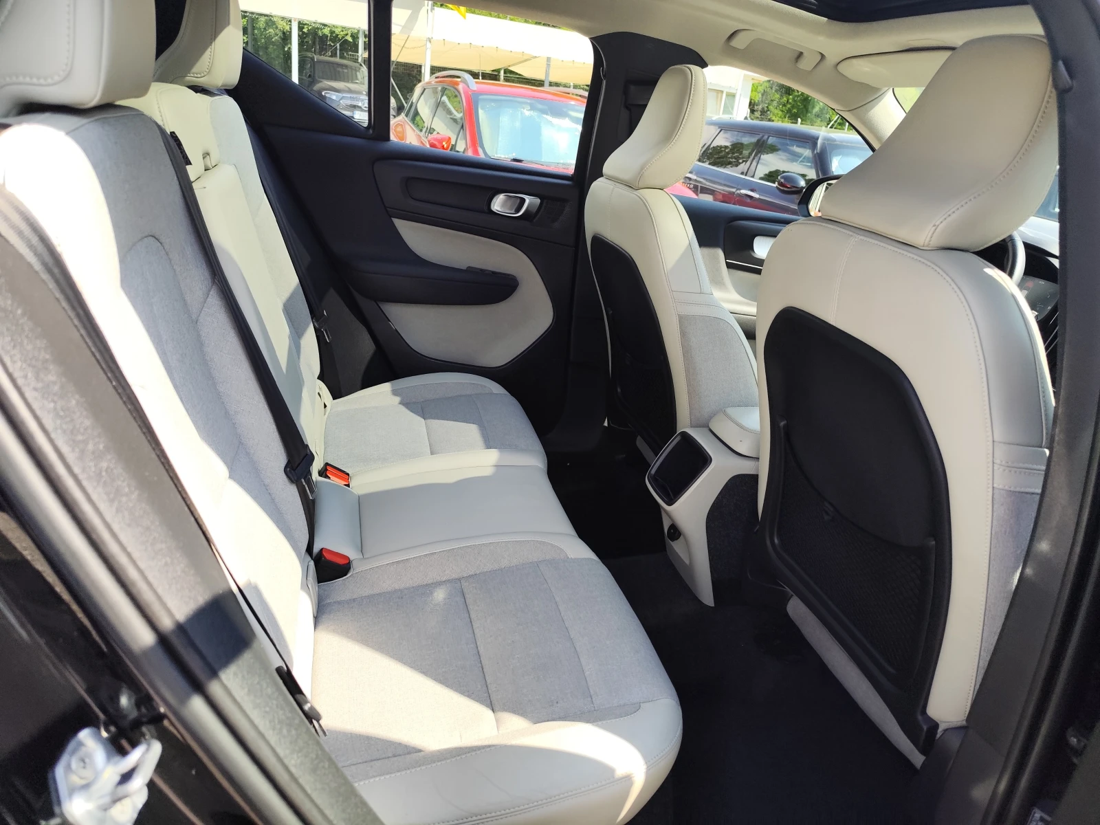 Volvo XC40 2.0D* АВТОМАТИК* EURO6D* LED* NAVI* ПАНОРАМА* , снимка 12 - Автомобили и джипове - 55332800