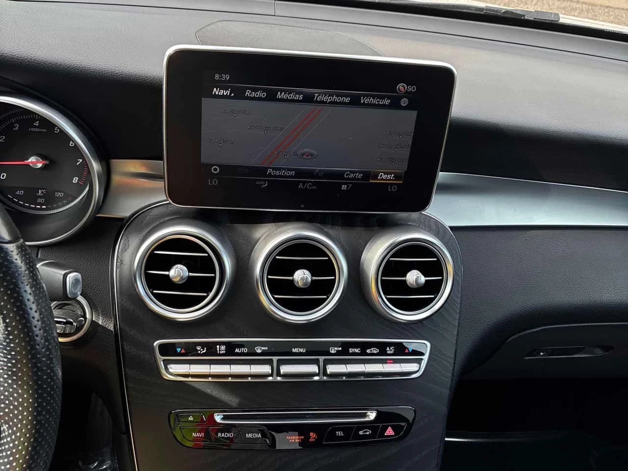 Mercedes-Benz GLC 300 * CARFAX * ОПЦИЯ ЗА ФИНАНСИРАНЕ * , снимка 9 - Автомобили и джипове - 55588406
