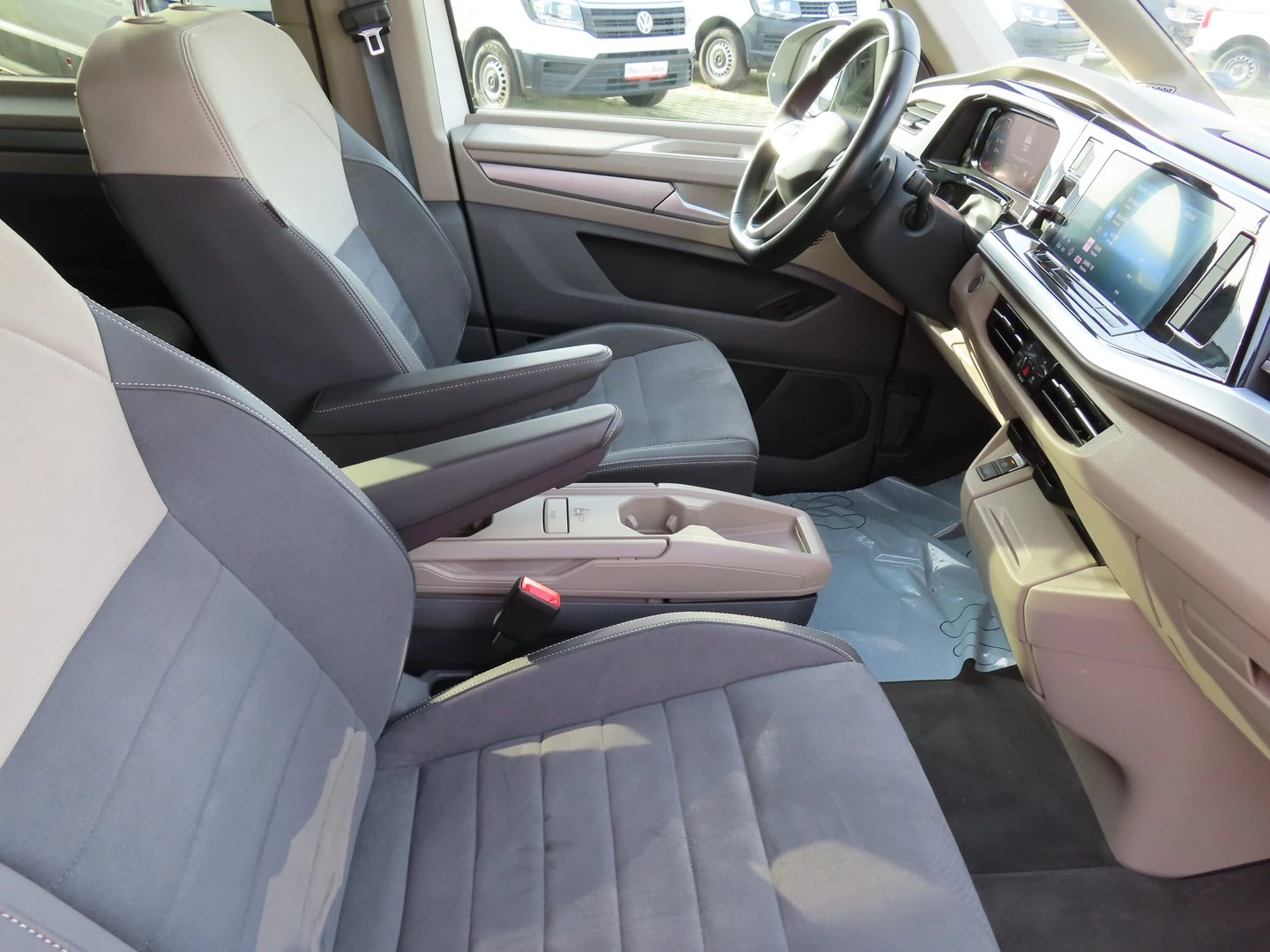 VW Multivan Life S 1.4 eHybrid, снимка 5 - Бусове и автобуси - 53910536