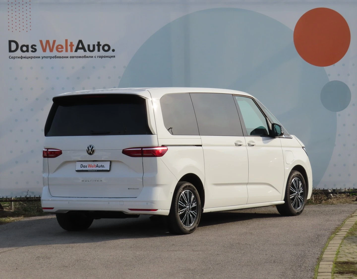 VW Multivan Life S 1.4 eHybrid, снимка 3 - Бусове и автобуси - 53910536