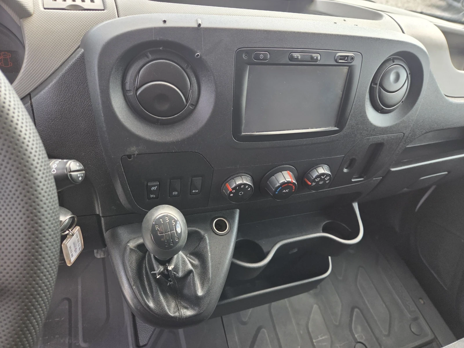 Renault Master 2.3 dCi, ХЛАДИЛЕН, Падащ борд, Нави, Климатик, 4.2, снимка 11 - Бусове и автобуси - 54621406