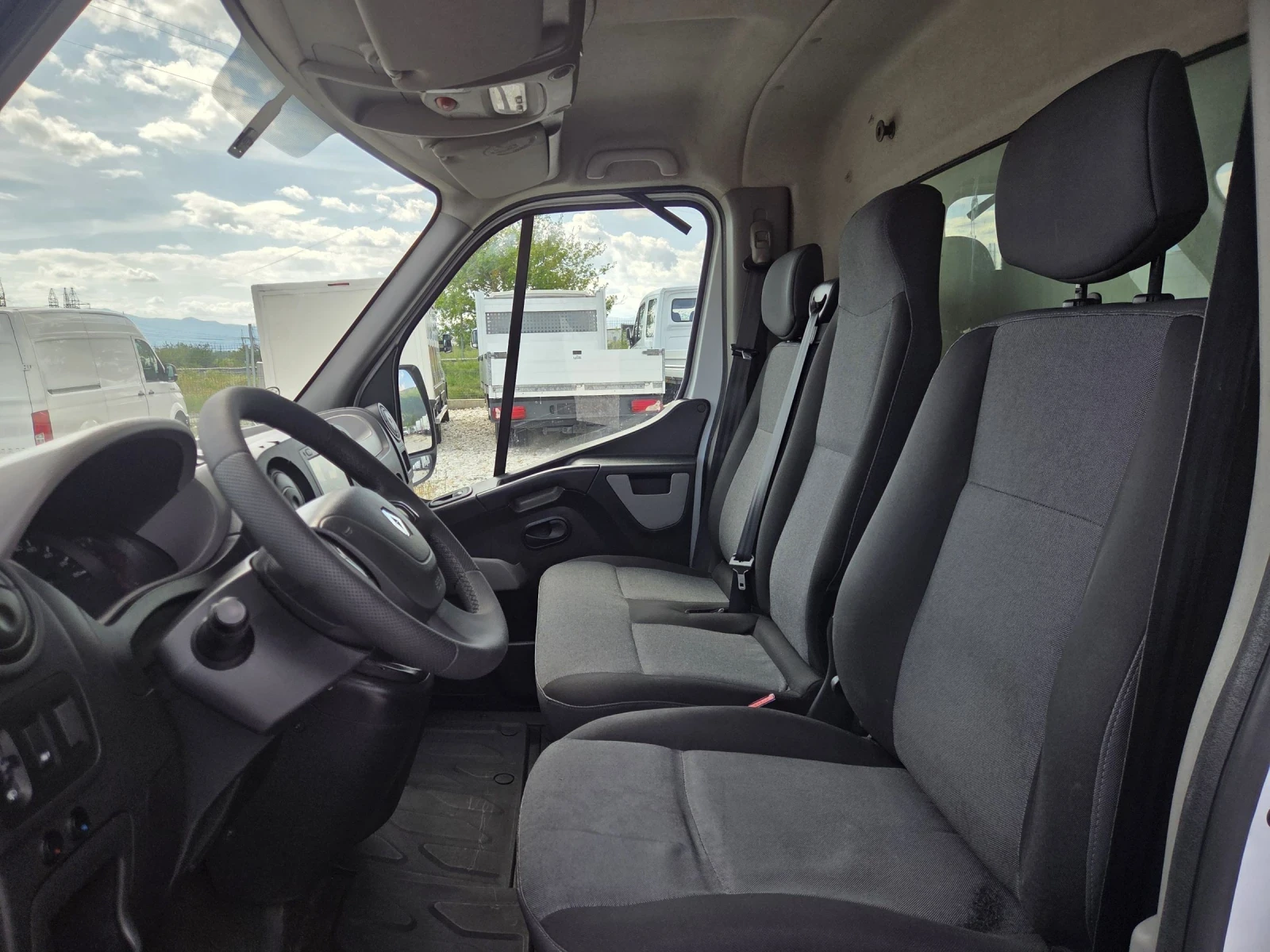 Renault Master 2.3 dCi, ХЛАДИЛЕН, Падащ борд, Нави, Климатик, 4.2, снимка 9 - Бусове и автобуси - 54621406