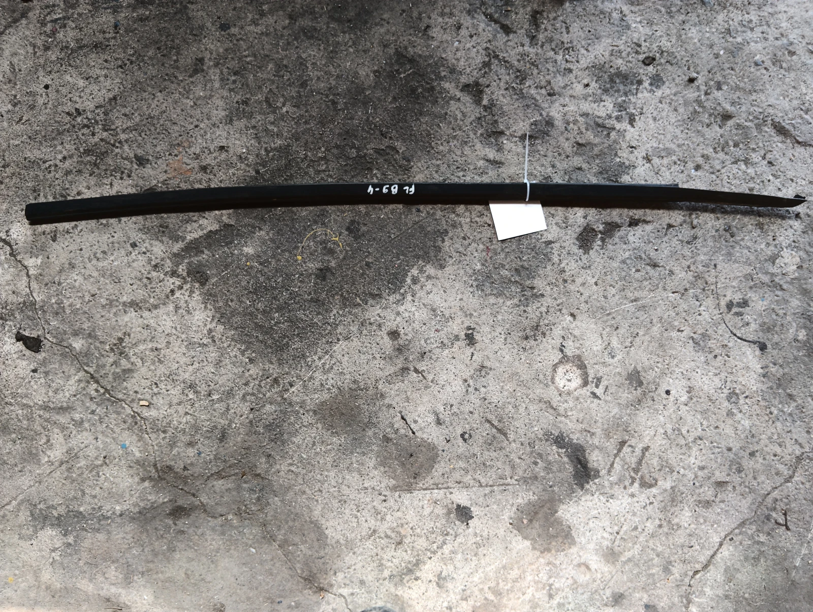 лайсна за (предна лява врата) 8W0837477 Audi A4