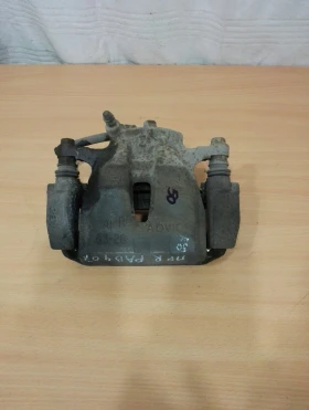 Спирачен апарат преден десен Тойота Рав4  2.0Б 07г.