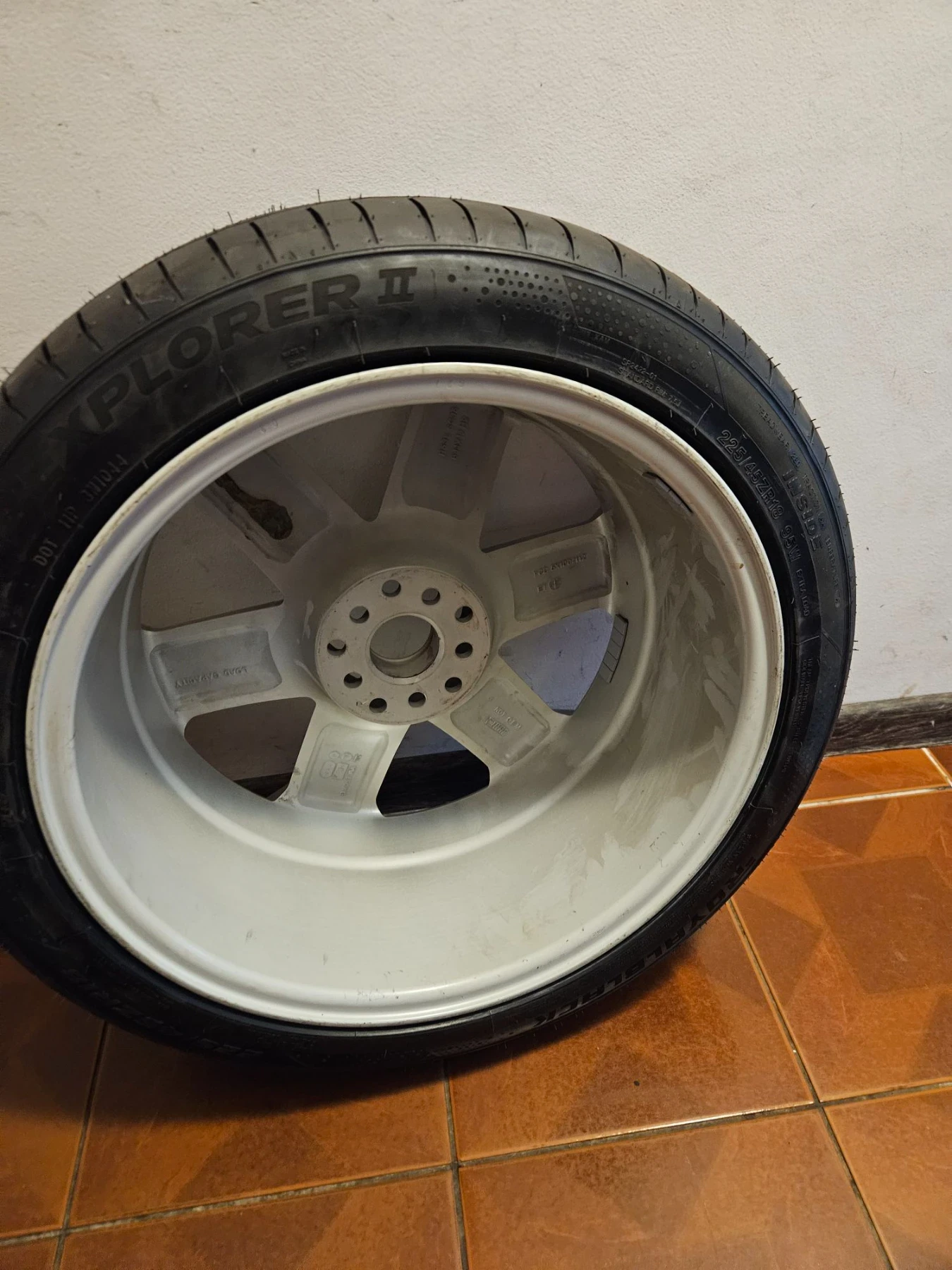 Гуми с джанти Други 225/45R18, снимка 2 - Гуми и джанти - 56184490