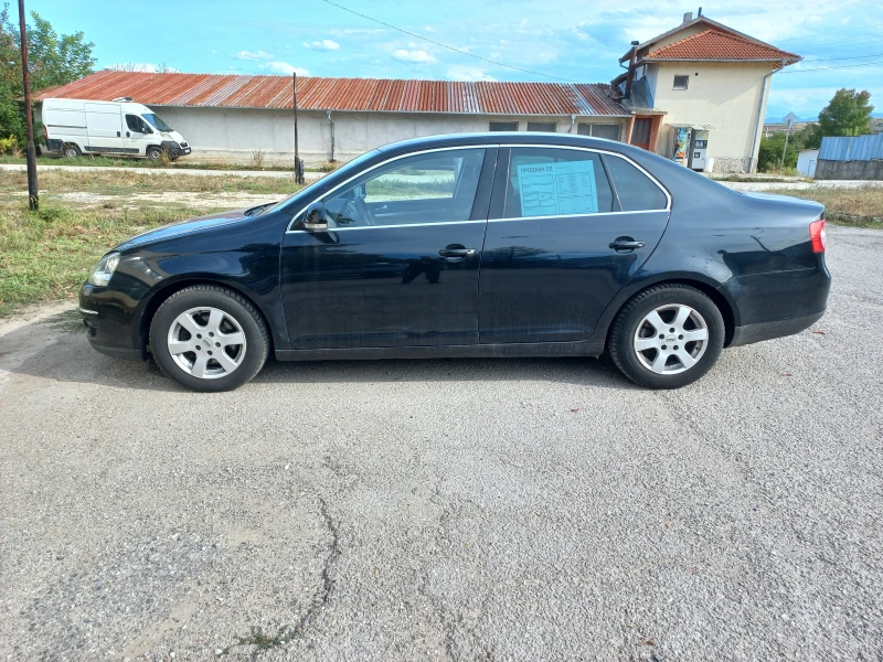 VW Jetta, снимка 2 - Автомобили и джипове - 47296311