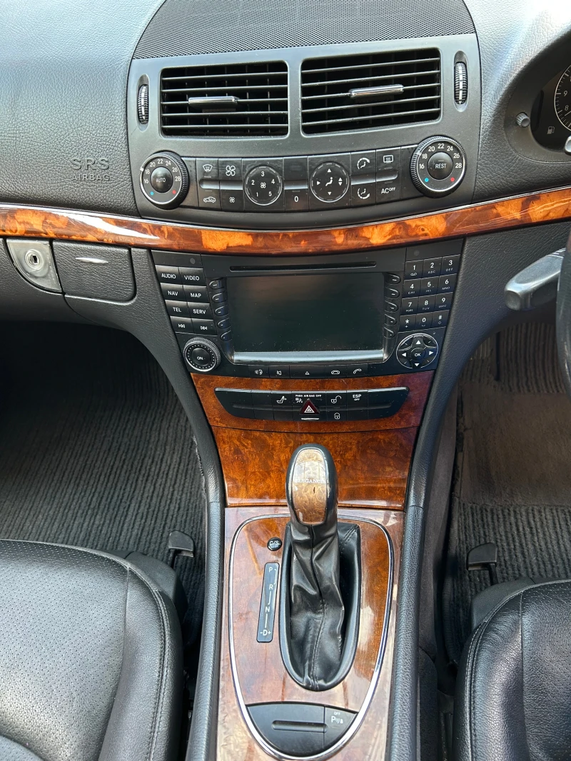 Mercedes-Benz E 270 E270 Elegance, снимка 13 - Автомобили и джипове - 50683739