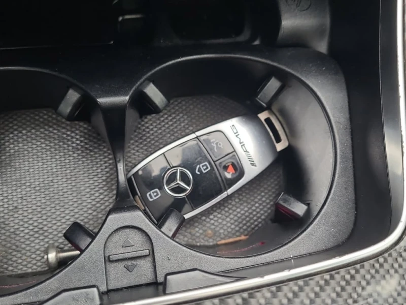 Mercedes-Benz E 63 AMG S* CARFAX * БЕЗ ПЪРВОНАЧАЛНА ВНОСКА, снимка 8 - Автомобили и джипове - 52935753