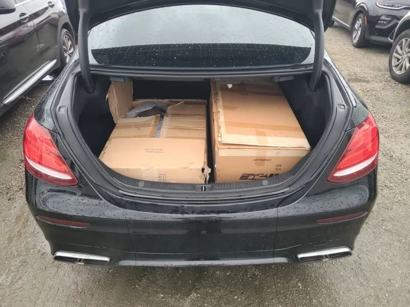 Mercedes-Benz E 63 AMG S* CARFAX * БЕЗ ПЪРВОНАЧАЛНА ВНОСКА, снимка 14 - Автомобили и джипове - 52935753