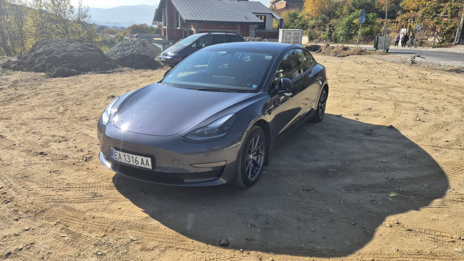 Tesla Model 3 - [1] 