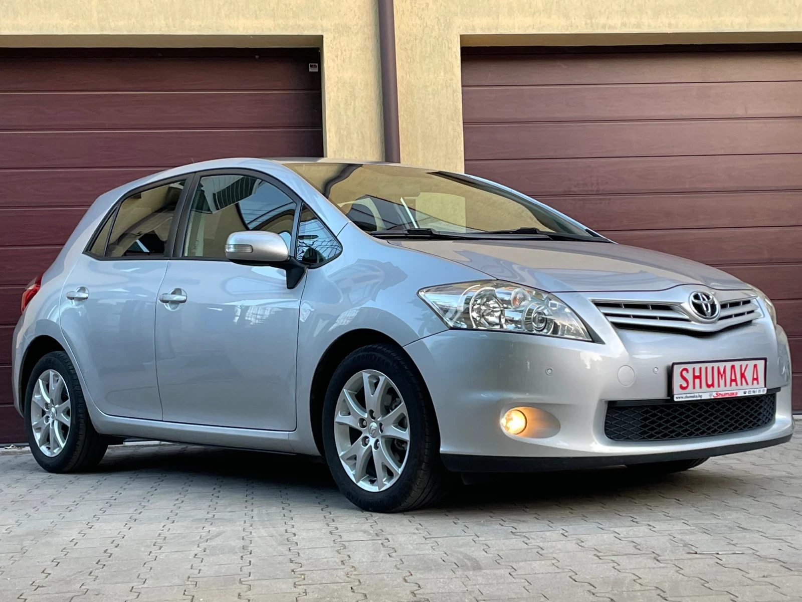 Toyota Auris 1.4d4d-90ps - изображение 3