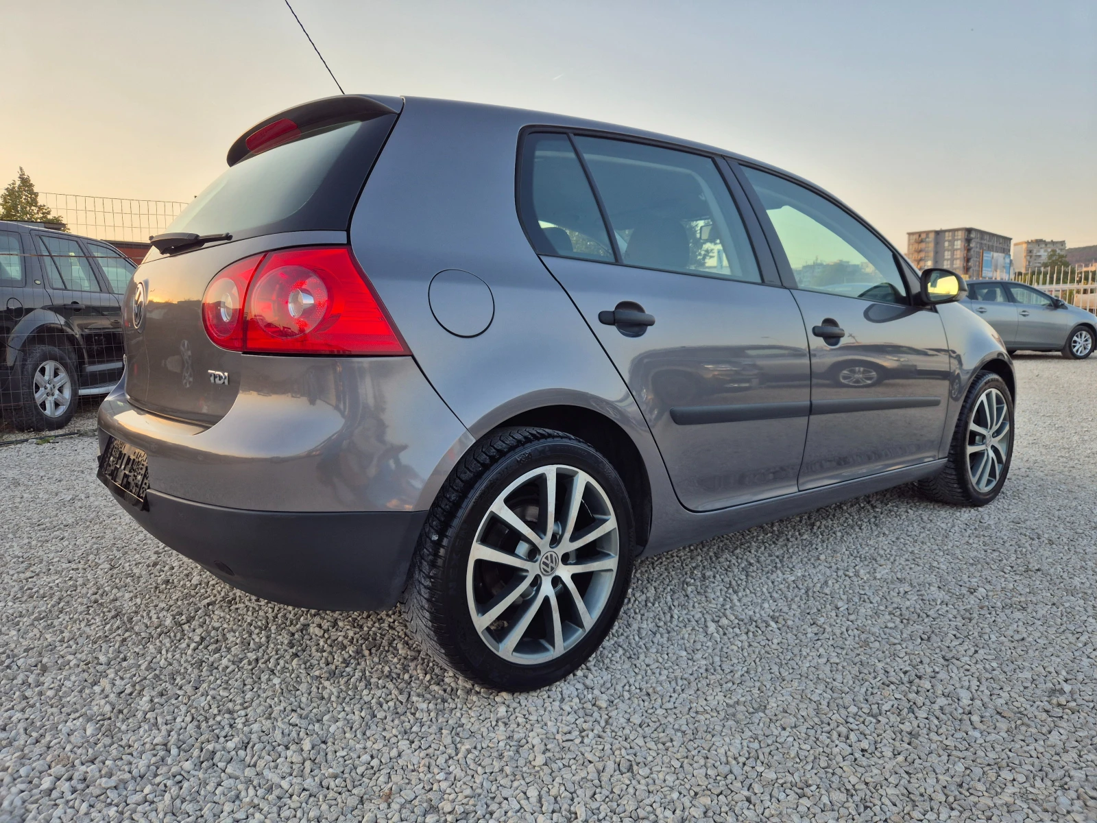 VW Golf 1.9TDI Darkline - изображение 6