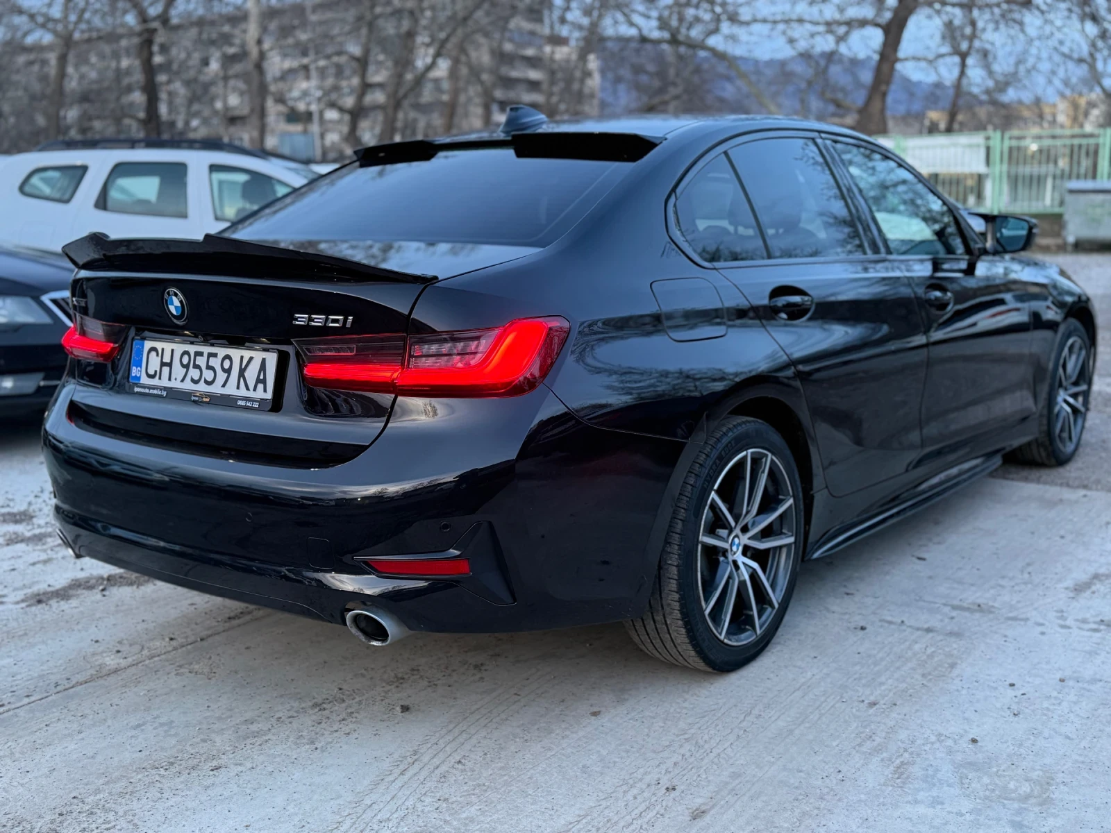 BMW 330 X-Drive* М.Точка* Камера* ПОДГРЕВ* Амбиентно Освет - изображение 2