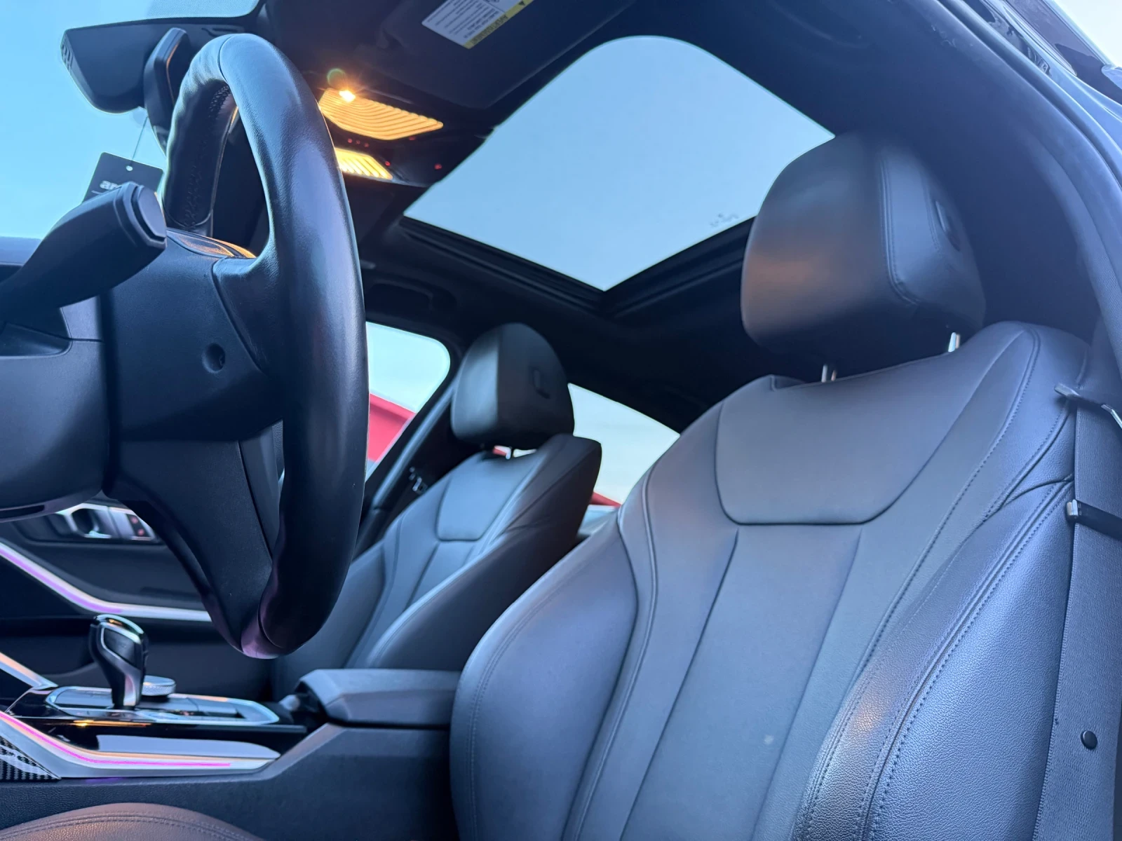 BMW 330 X-Drive* М.Точка* Камера* ПОДГРЕВ* Амбиентно Освет - изображение 10