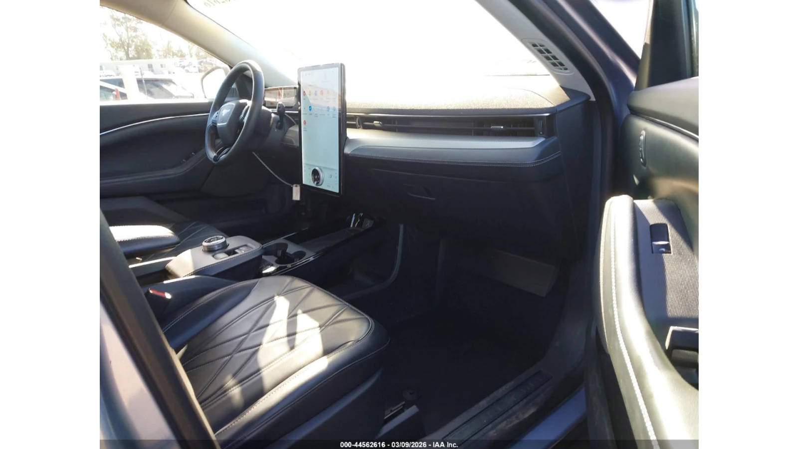 Ford Mustang Mach-E SELECT* KEYLESS* ПОДГРЕВ* КАМЕРИ* 360* , снимка 10 - Автомобили и джипове - 54195952