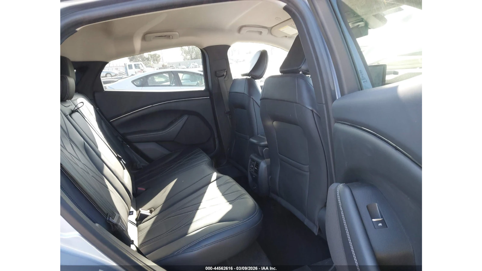 Ford Mustang Mach-E SELECT* KEYLESS* ПОДГРЕВ* КАМЕРИ* 360* , снимка 11 - Автомобили и джипове - 54195952