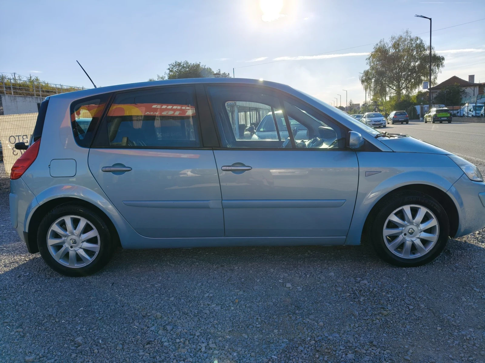 Renault Scenic 2.0i автоматик, снимка 8 - Автомобили и джипове - 56078546