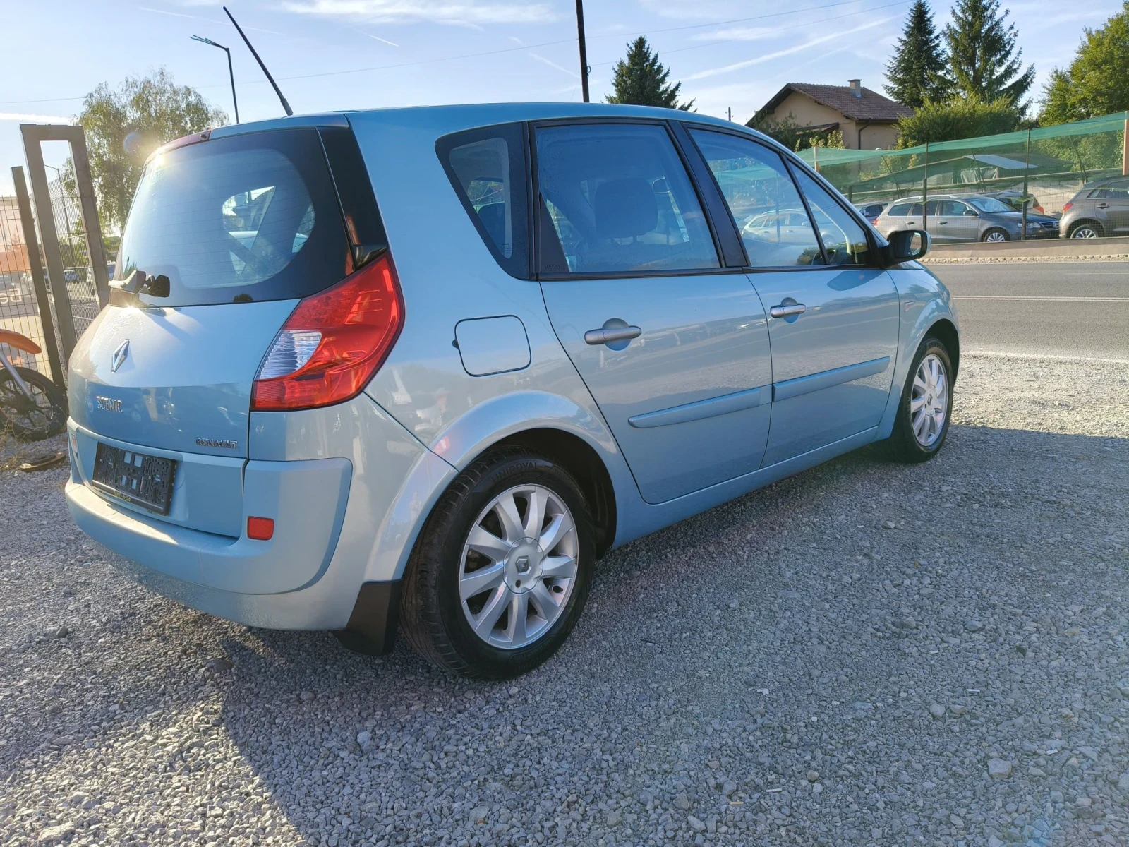 Renault Scenic 2.0i автоматик, снимка 5 - Автомобили и джипове - 56078546
