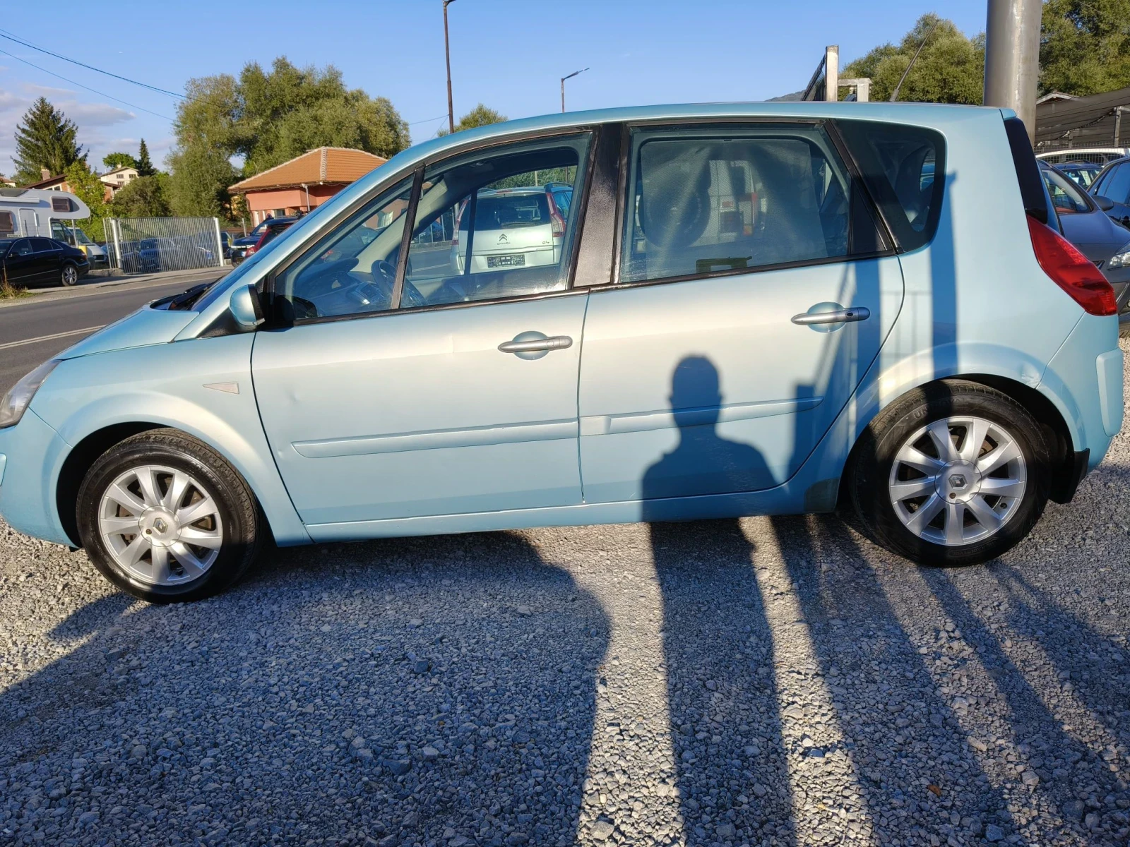 Renault Scenic 2.0i автоматик, снимка 7 - Автомобили и джипове - 56078546