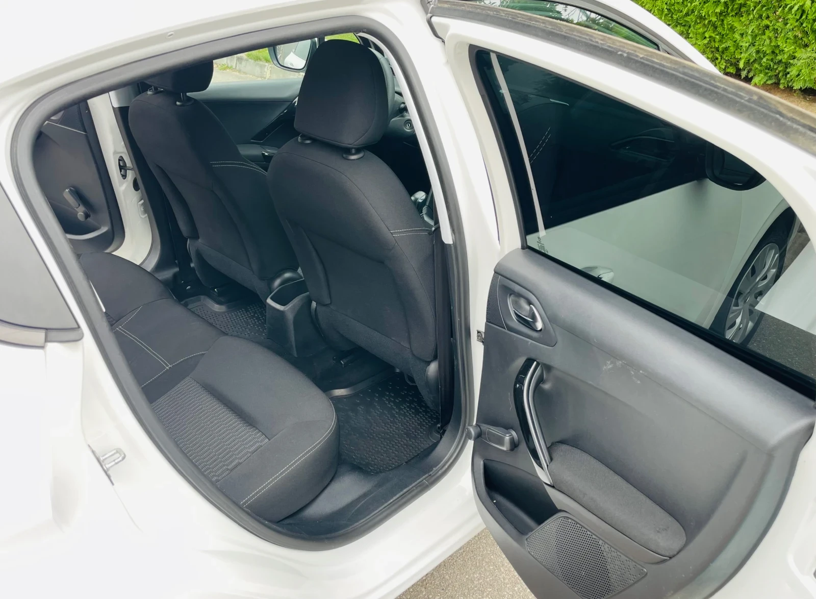 Peugeot 208 1.2 LPG EURO 6B, снимка 9 - Автомобили и джипове - 56223161