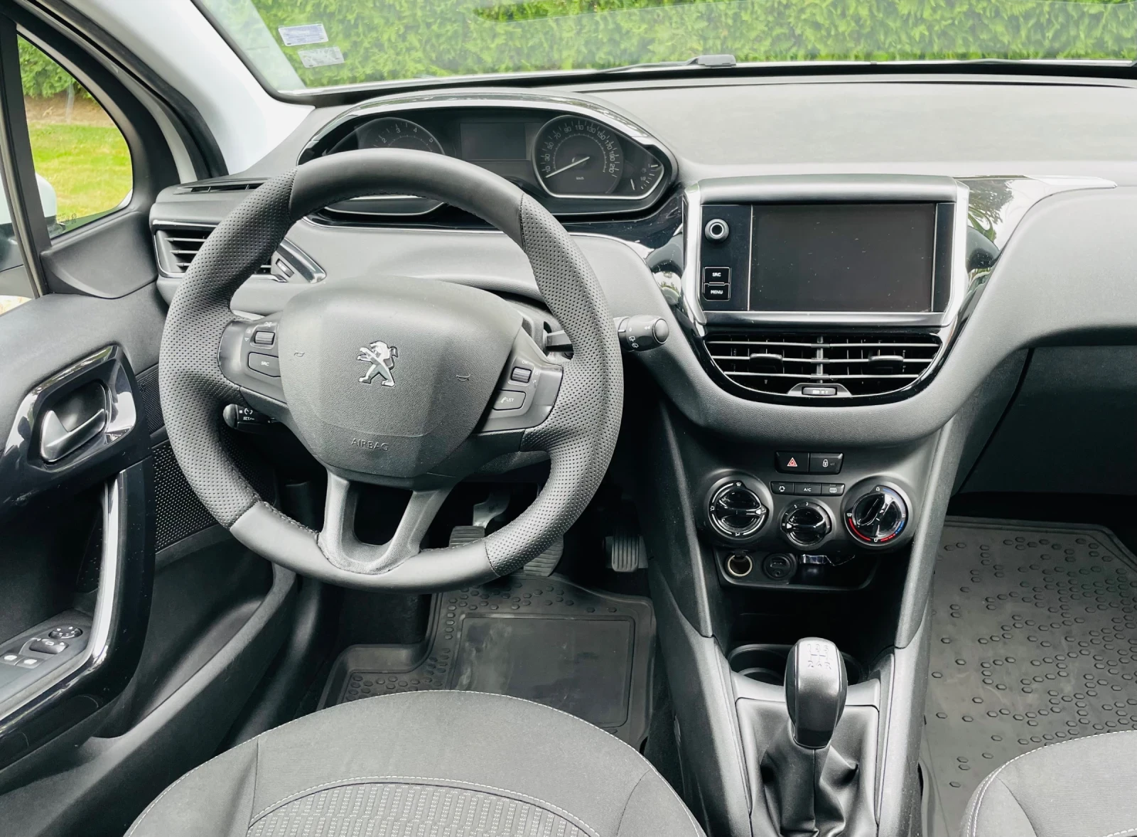 Peugeot 208 1.2 LPG EURO 6B, снимка 12 - Автомобили и джипове - 56223161