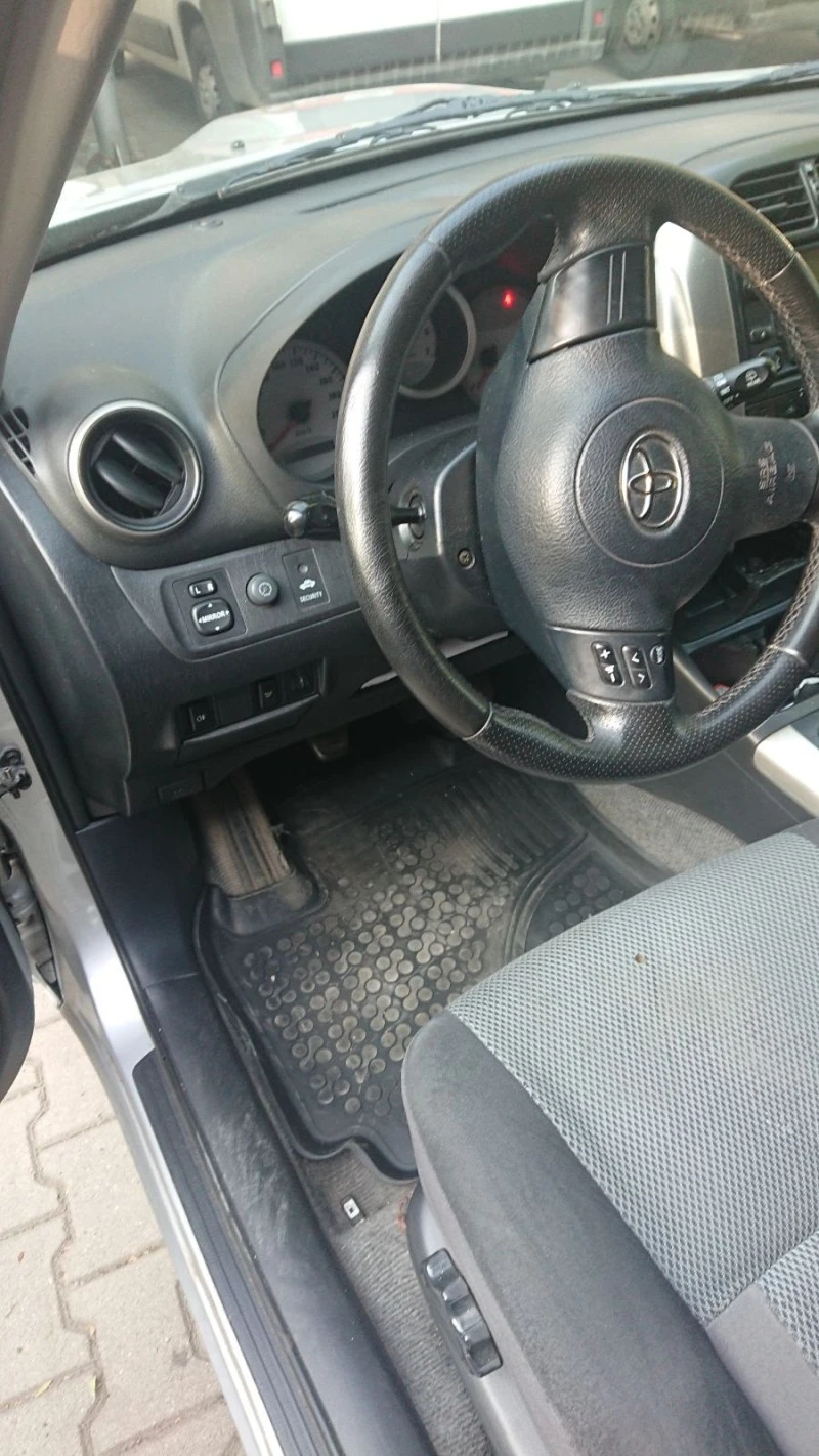 Toyota Rav4, снимка 10 - Автомобили и джипове - 47183397