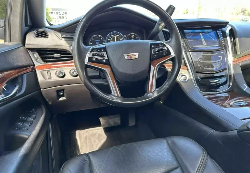 Cadillac Escalade КРАЙНА ЦЕНА, снимка 16 - Автомобили и джипове - 53152137