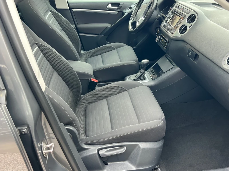 VW Tiguan 2.0TDI* AUTOMATIK* LED* FACE-LIFT* PANORAMA* FULL, снимка 10 - Автомобили и джипове - 53293103