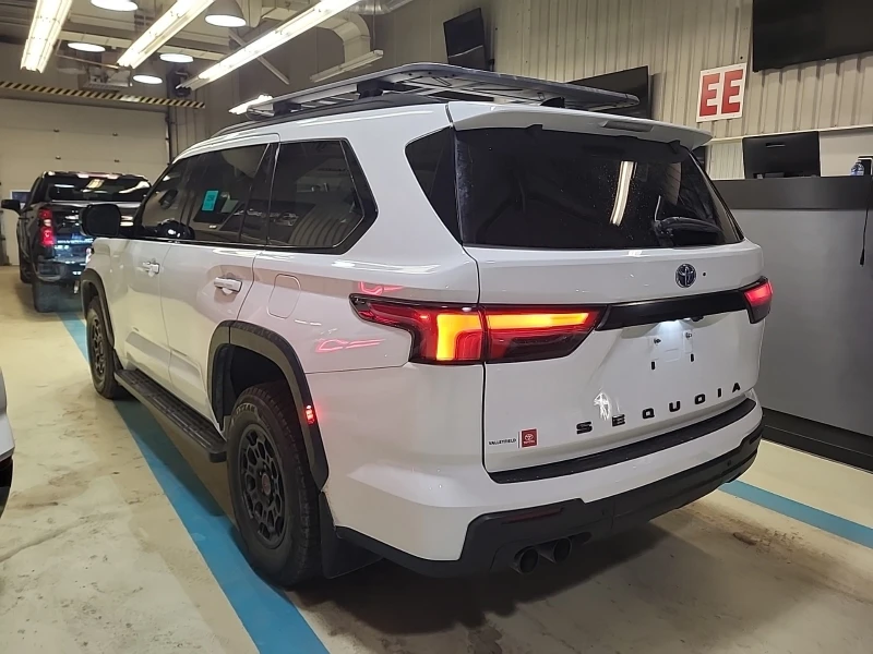 Toyota Sequoia TRD OFF ROAD * * CARFAX * * АВТО КРЕДИТ * * , снимка 4 - Автомобили и джипове - 53516322