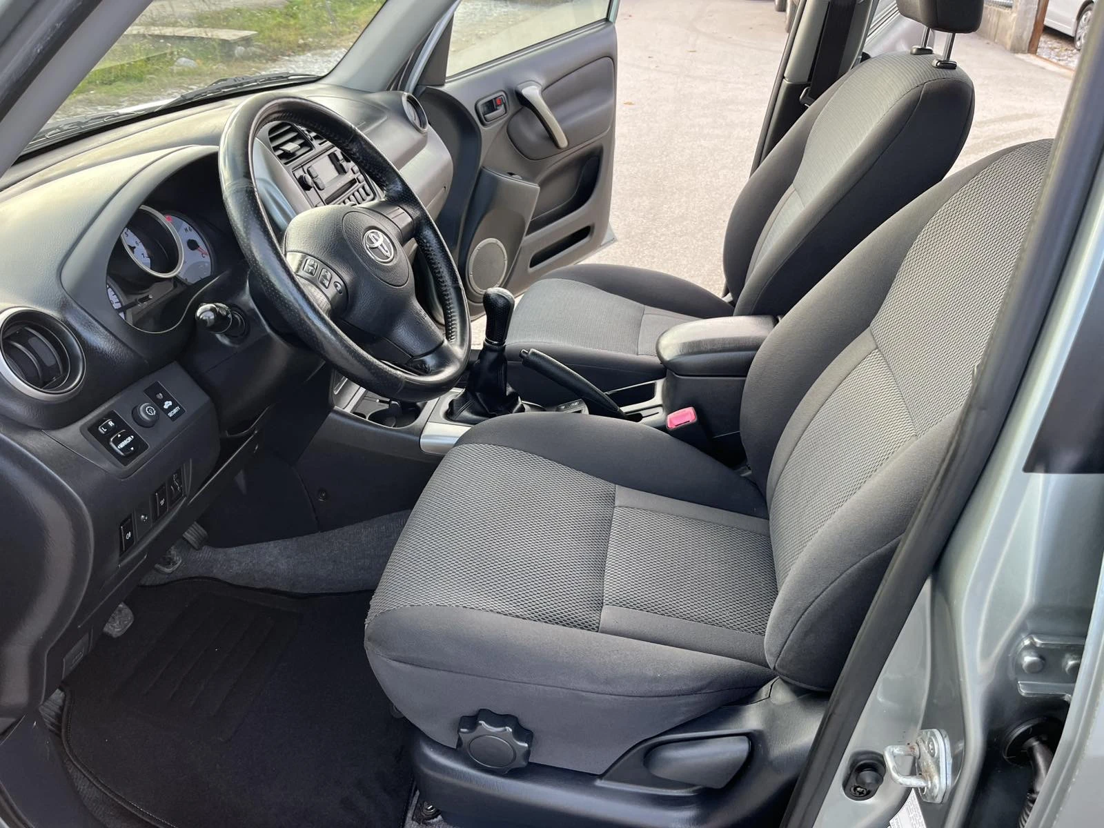 Toyota Rav4 FACE 2.0D4D 116кс 4Х4 КЛИМАТРОНИК  - изображение 8