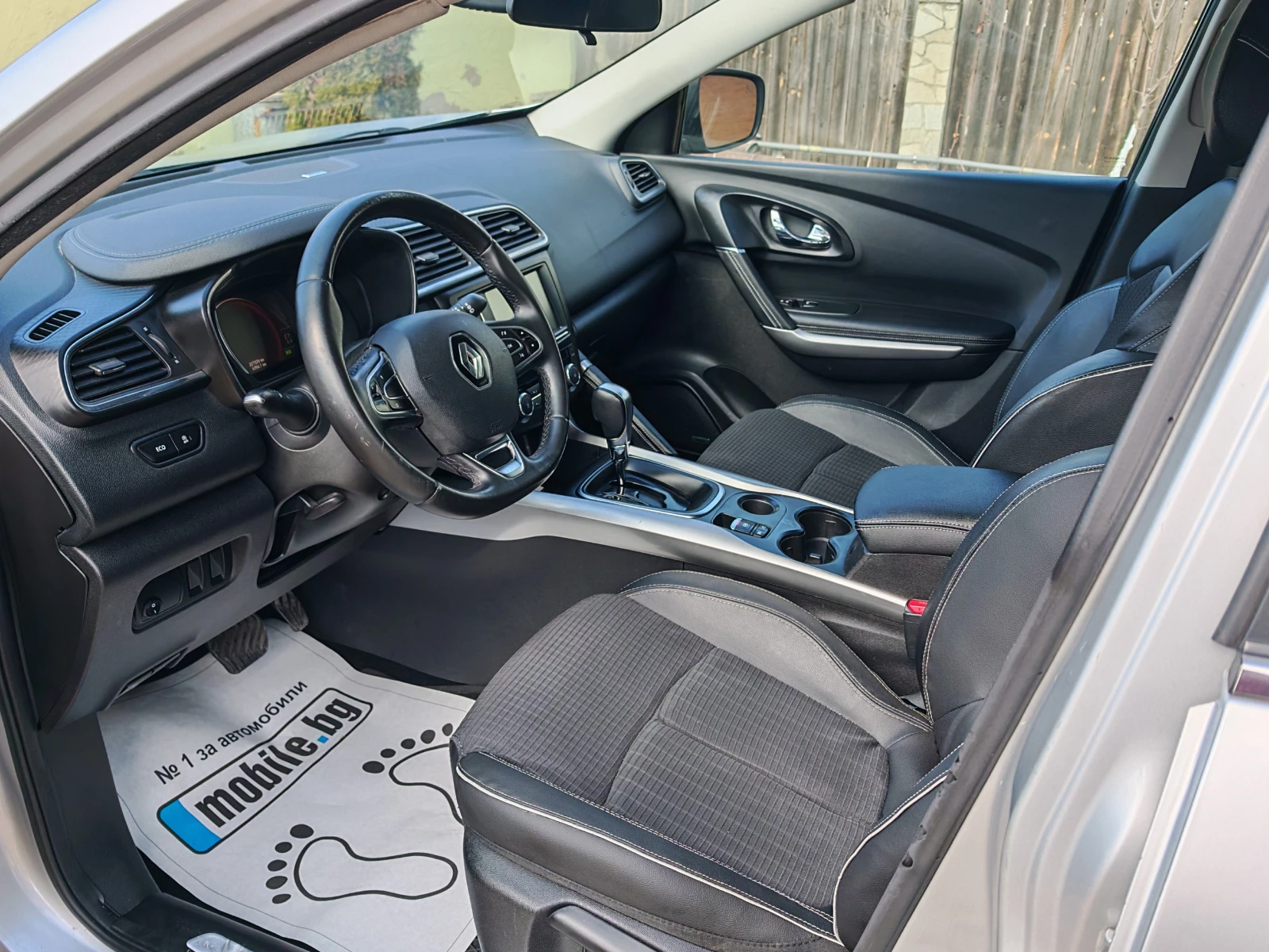 Renault Kadjar 1.5DCI-АВТОМАТ-КОЖА-НАВИГАЦИЯ-КАМЕРА-BOSE EDITION, снимка 7 - Автомобили и джипове - 53976552