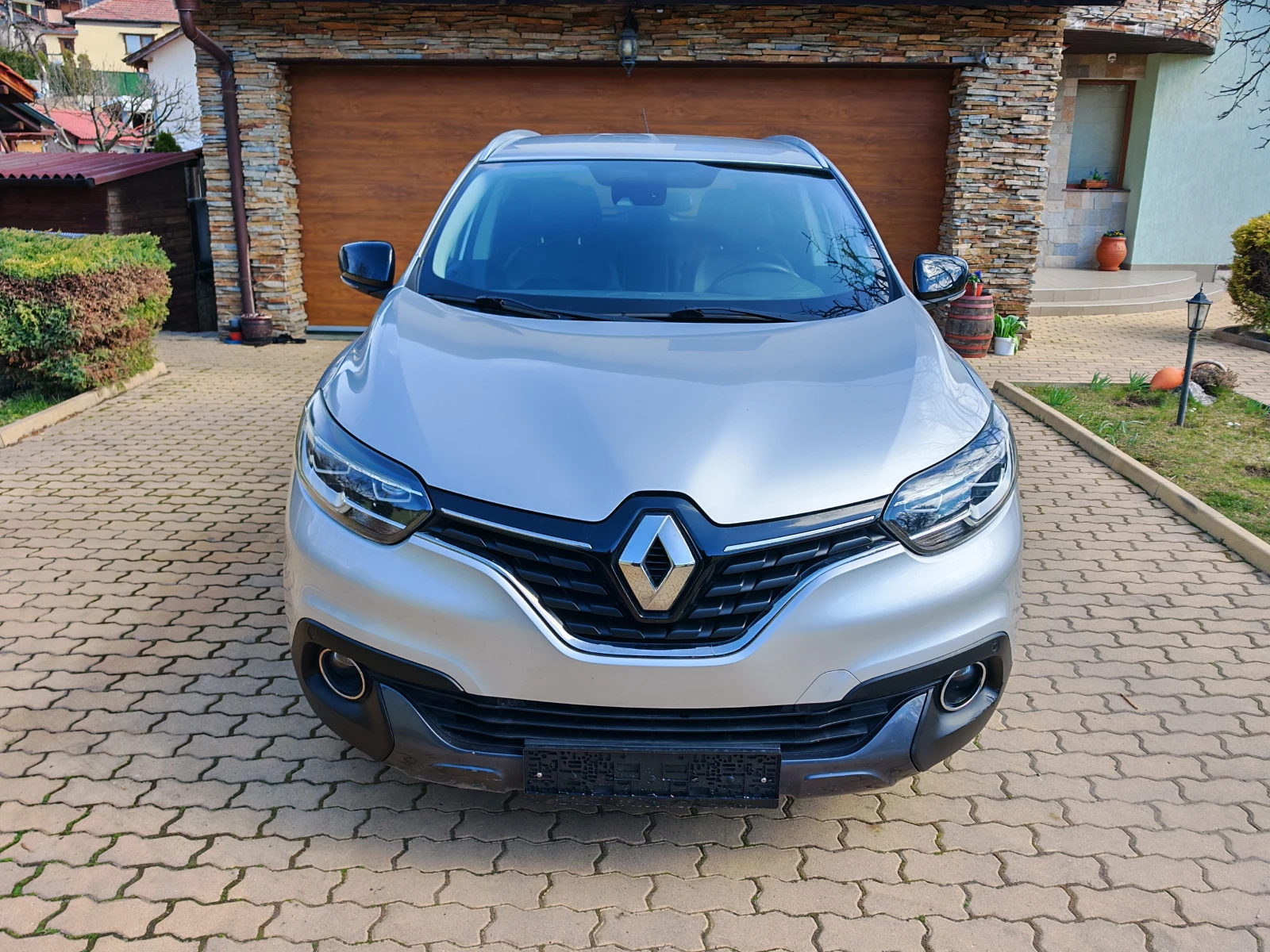Renault Kadjar 1.5DCI-АВТОМАТ-КОЖА-НАВИГАЦИЯ-КАМЕРА-BOSE EDITION, снимка 2 - Автомобили и джипове - 53976552