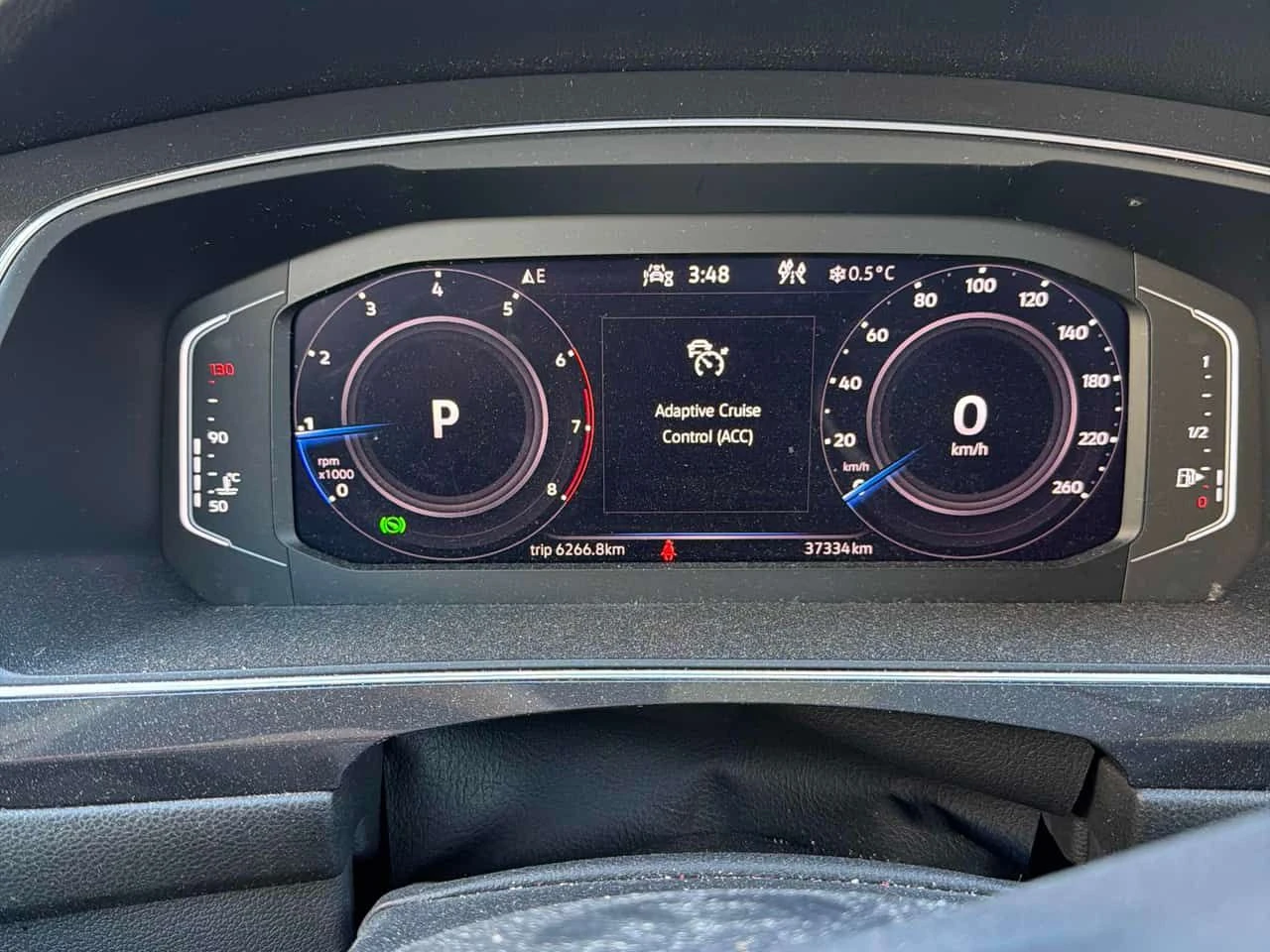 VW Tiguan  Comfortline /CAMERA/ПОДГРЕВИ , снимка 8 - Автомобили и джипове - 54023327